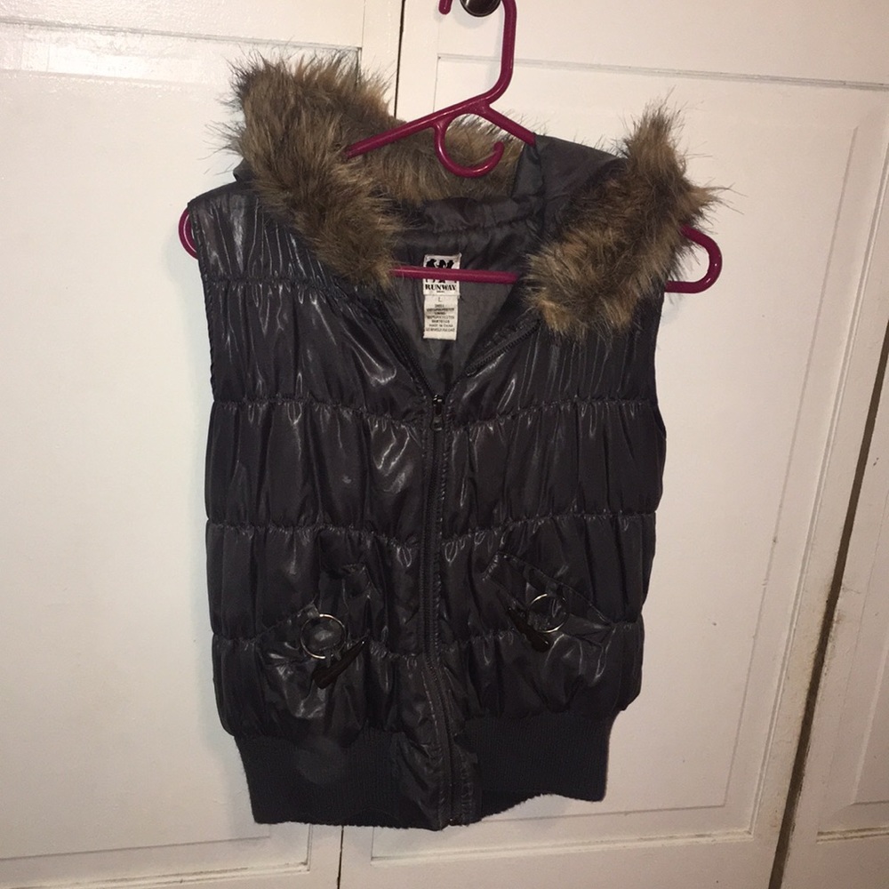 Puffer Vest - Picture 2 of 4
